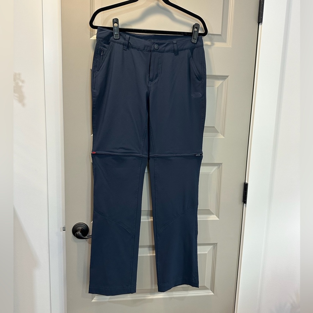NWOT Women’s Northface Navy Convertible Pants Size 4